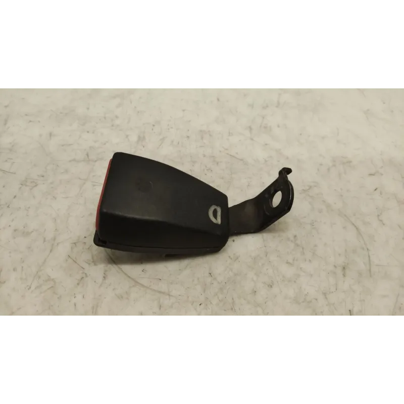 Ancrage ceinture arriere droit bmw serie 3 e36