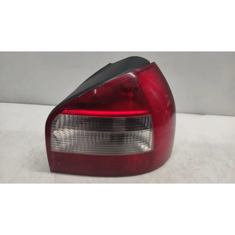 Feu arriere droit audi a3 8l