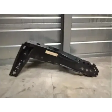 Longeron avant gauche
