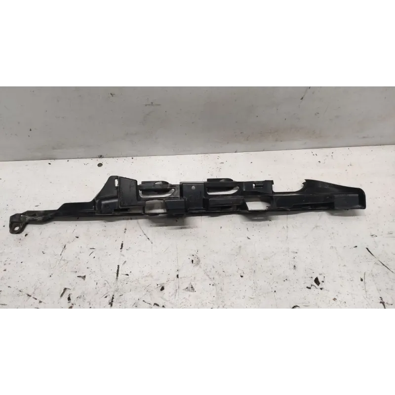 Support gauche pare-choc arriere bmw serie 3 e46