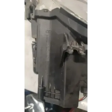 Phare droit peugeot ion