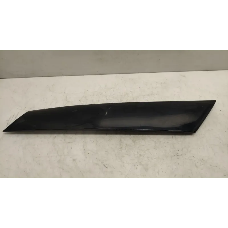 Montant de pare brise avant droit mini r56