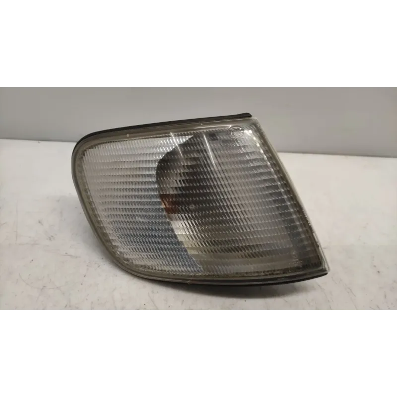 Clignotant avant droit audi 100