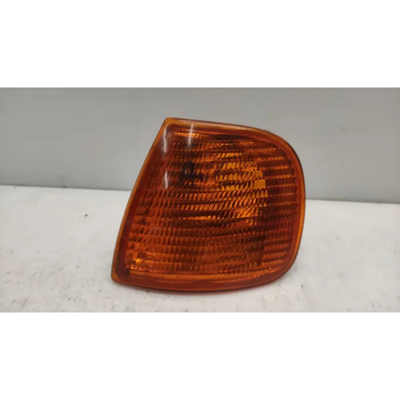 Clignotant avant gauche volkswagen caddy 9k