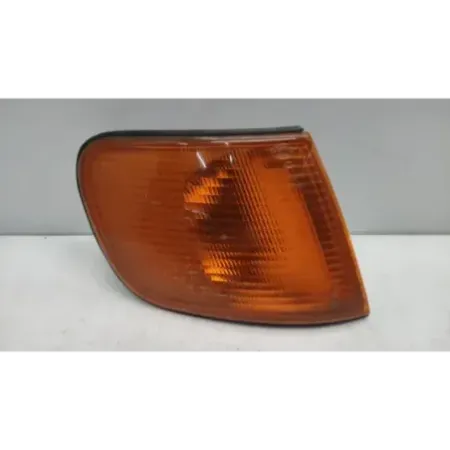 Clignotant avant droit audi 100
