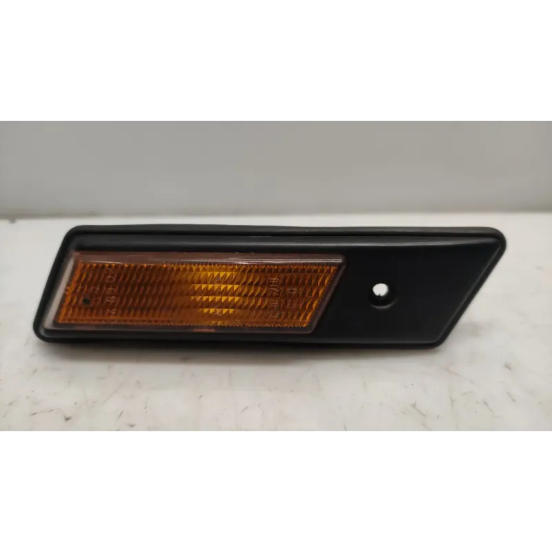 Repetiteur avant droit bmw serie 7 e32