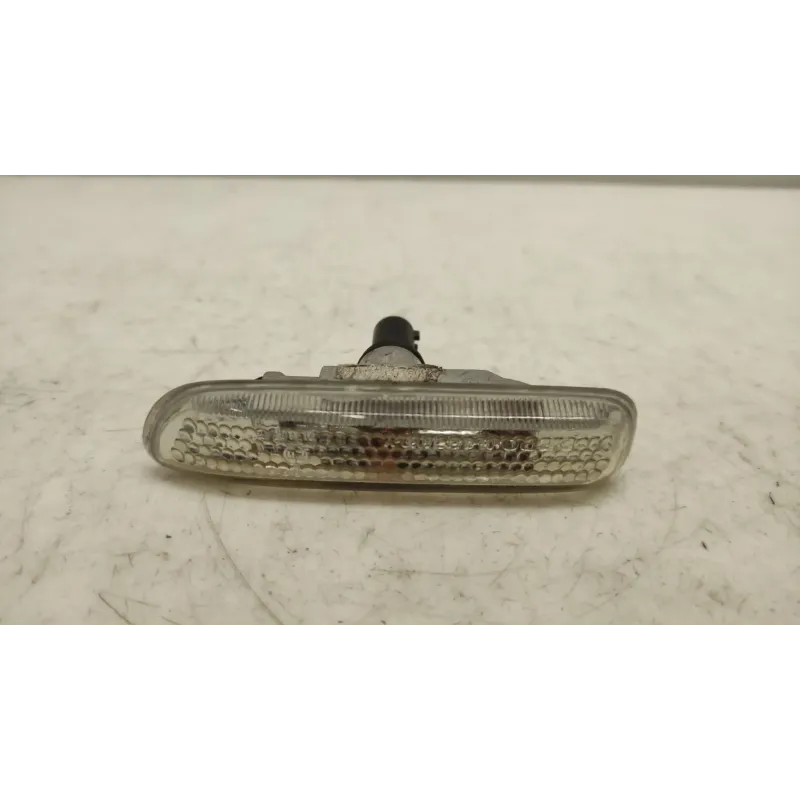 Repetiteur avant droit bmw serie 3 e46
