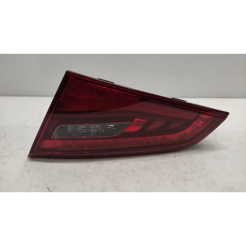 Feu arriere interieur droit audi a3 8v