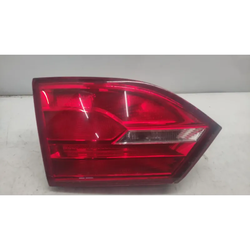 Feu arriere interieur gauche volkswagen jetta 4