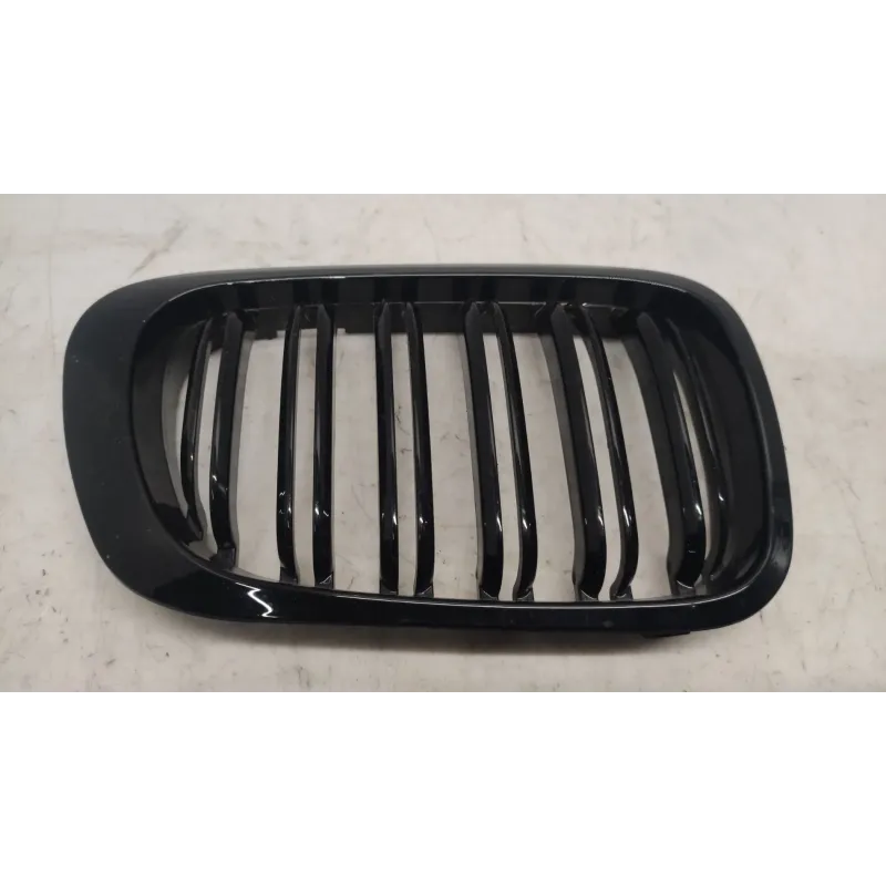Calandre droit bmw serie 3 e46