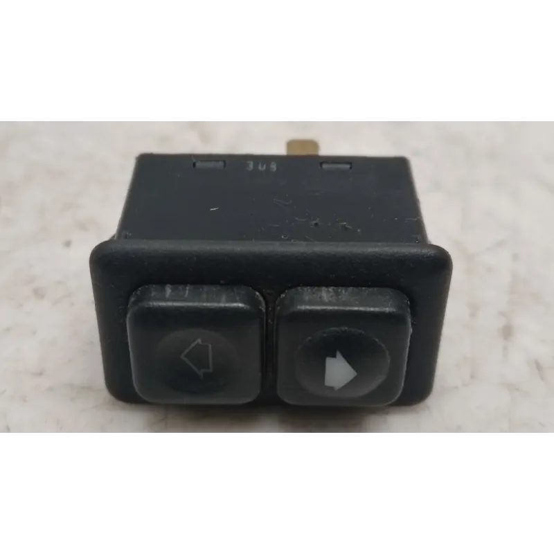 Commande leve-glace porte avant droit bmw serie 3 e30