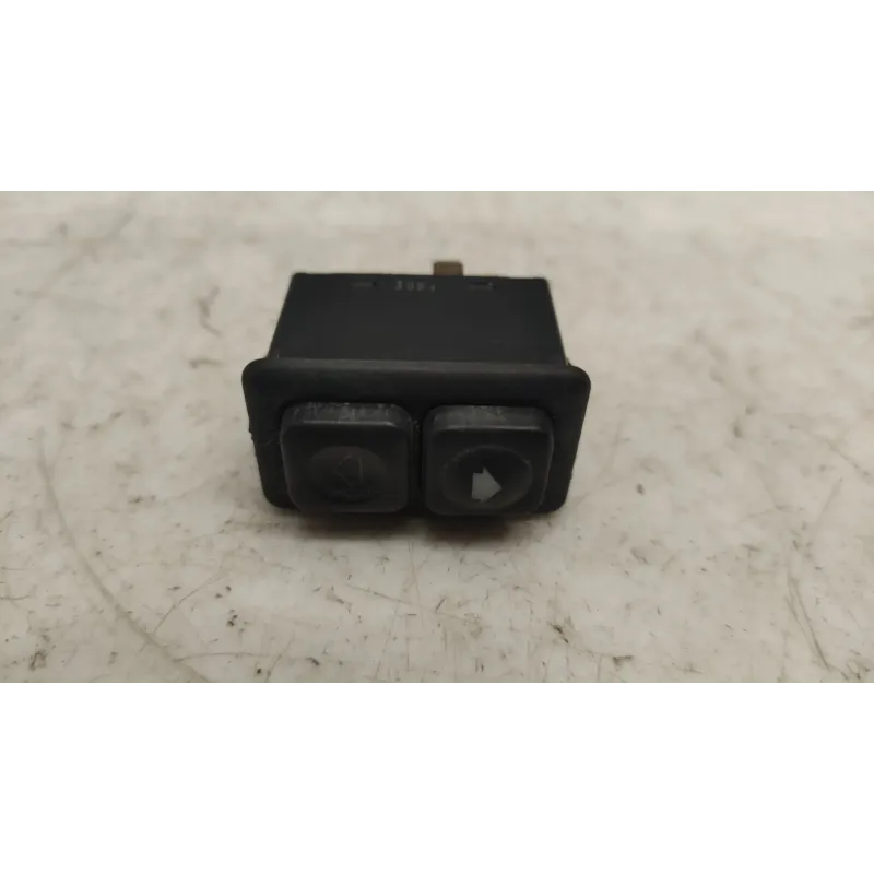 Commande leve-glace porte arriere gauche bmw serie 3 e30