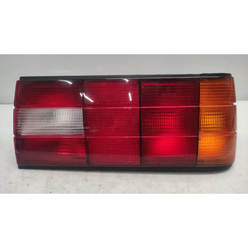 Feu arriere droit bmw serie 3 e30