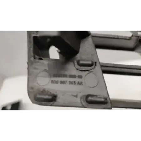 Grille de pare choc avant gauche audi a4 8d b5