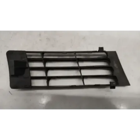 Grille de pare choc avant gauche audi a4 8d b5