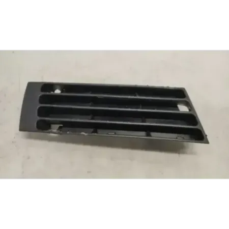 Grille de pare choc avant droit audi a4 8d b5