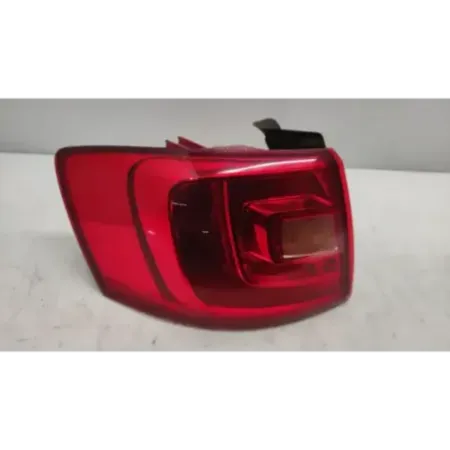 Feu arriere gauche volkswagen jetta 4