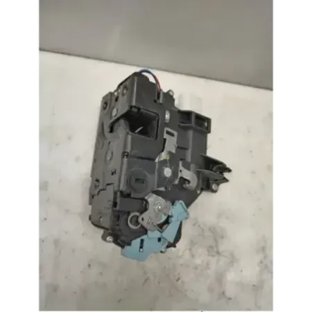 Serrure porte arriere droite volkswagen touran 1t