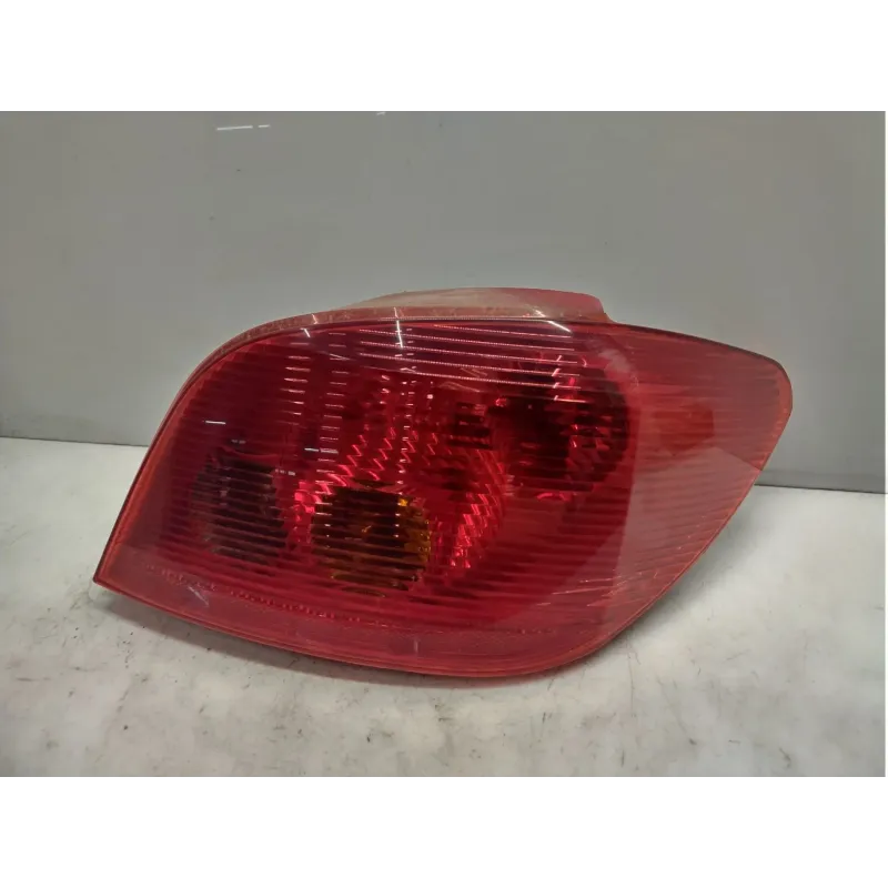 Feu arriere droit peugeot 307