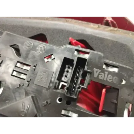 Feu arriere droit peugeot 307