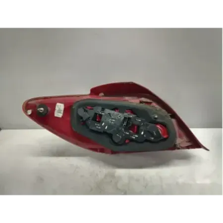Feu arriere droit peugeot 307