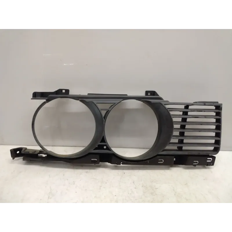 Grille calandre laterale avant droit bmw serie 5 e34