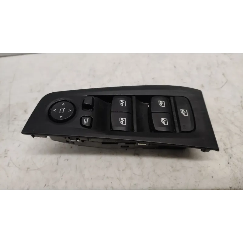 Commande leve-glace porte avant gauche bmw serie 1 f40
