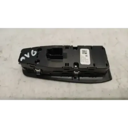 Commande leve-glace porte avant gauche bmw serie 1 f40