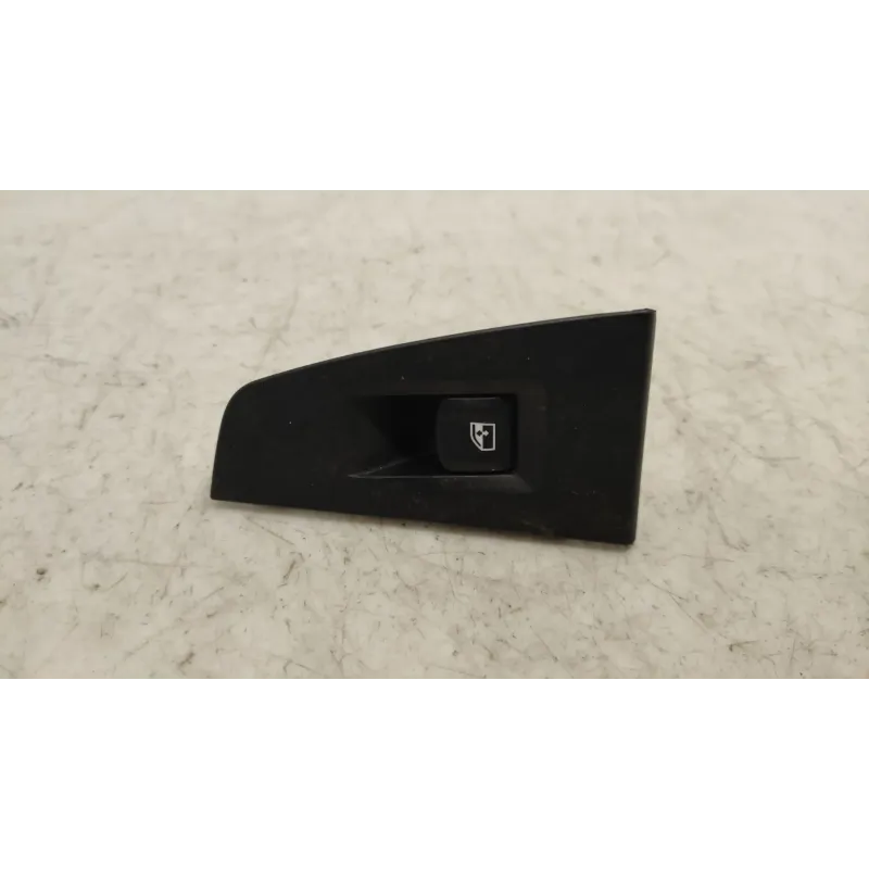Commande leve-glace porte arriere gauche bmw serie 1 f40