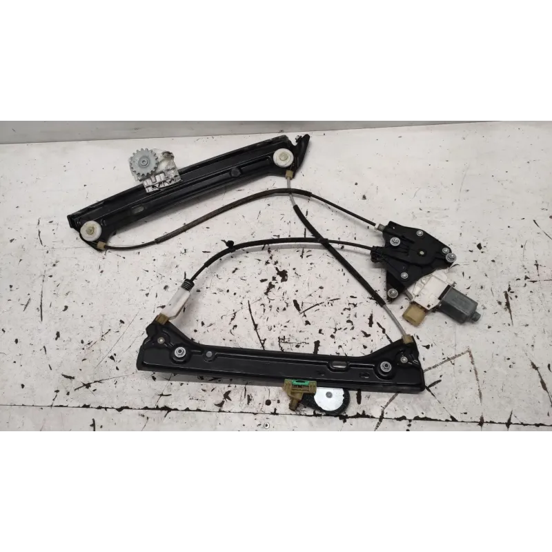 Mecanisme + moteur de leve-glace avant gauche bmw serie 1 f20/f21