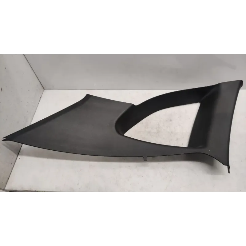 Montant de lunette arriere gauche bmw x1 e84