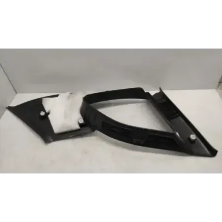 Montant de lunette arriere gauche bmw x1 e84