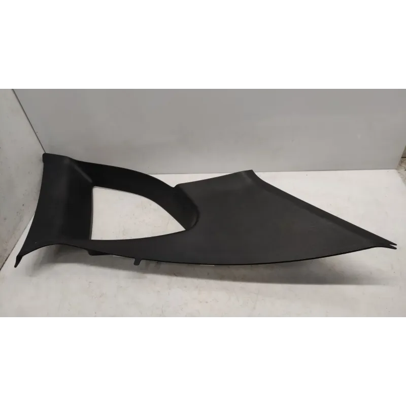 Montant de lunette arriere droit bmw x1 e84