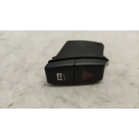 Bouton de warning bmw x1 e84