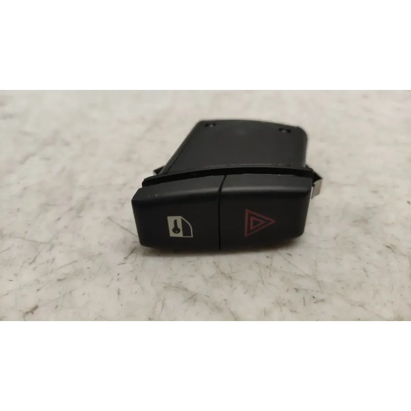 Bouton de warning bmw x1 e84