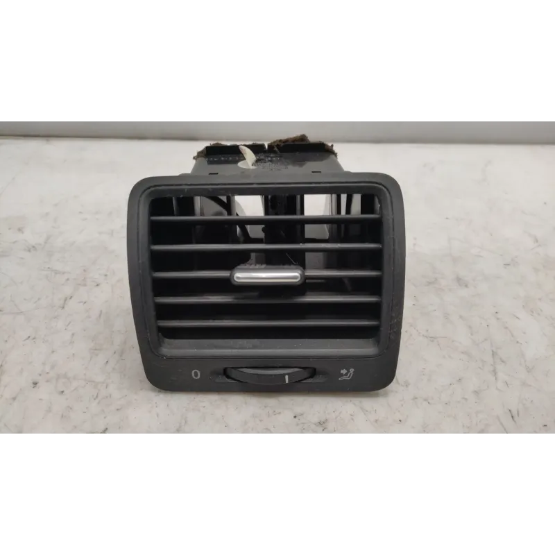 Grille aeration avant gauche volkswagen golf 5 v