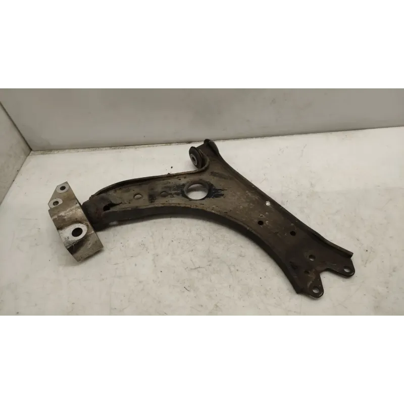 Bras inferieur avant droit volkswagen golf 5 v