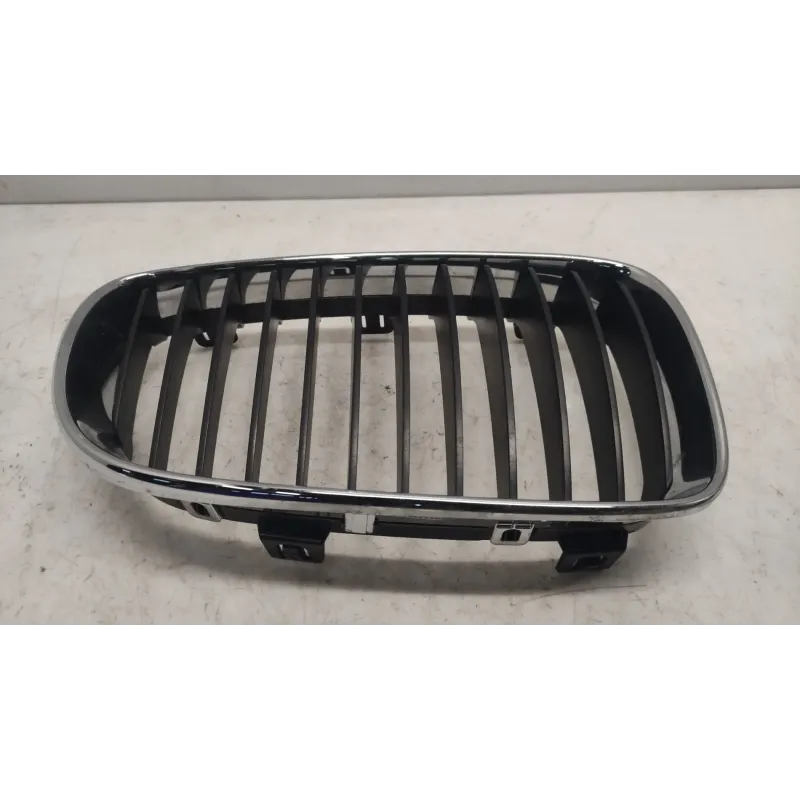 Calandre droit bmw serie 1 e87/e81