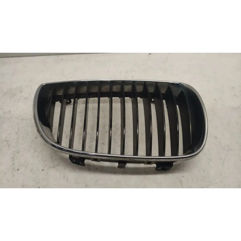 Calandre droit bmw serie 1 e87/e81