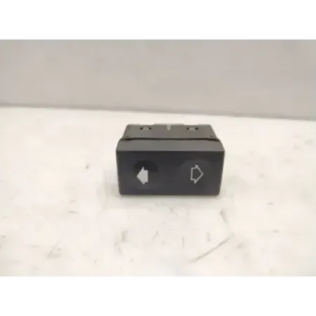 Commande leve-glace porte avant droit bmw serie 3 e36