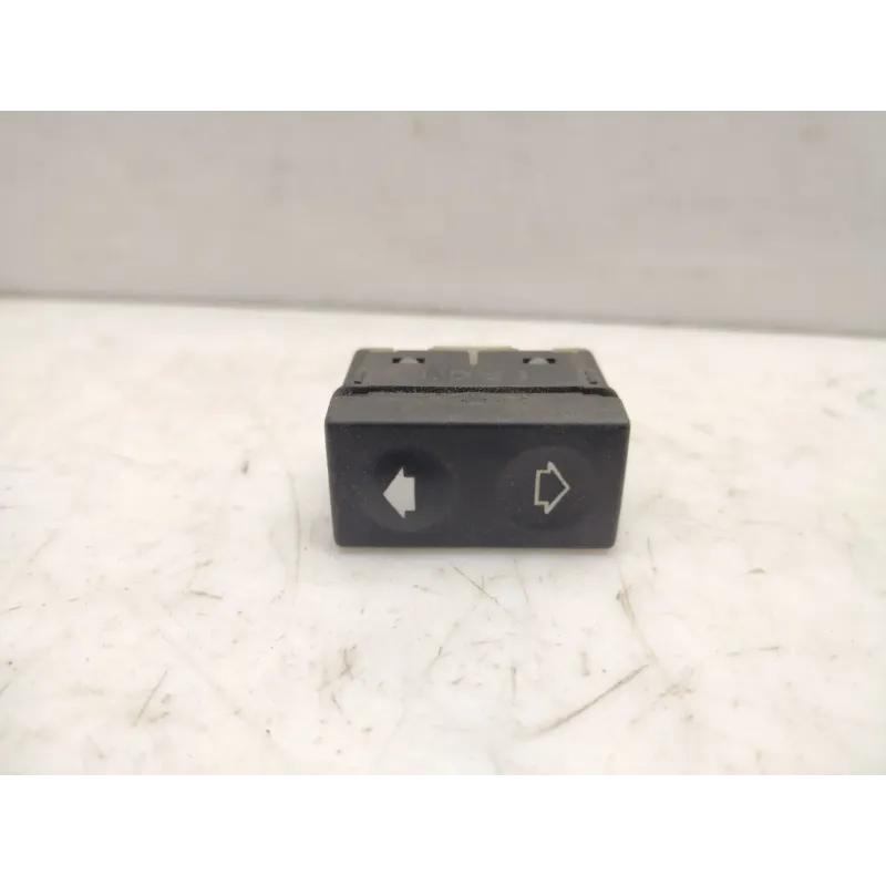 Commande leve-glace porte avant droit bmw serie 3 e36