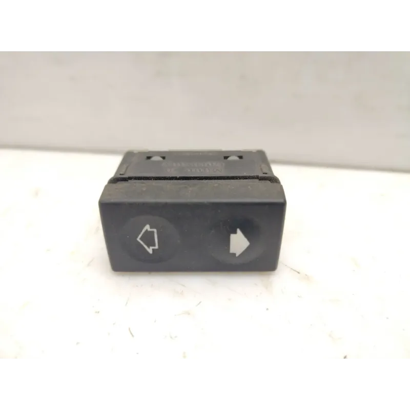 Commande leve-glace porte arriere gauche bmw serie 3 e36