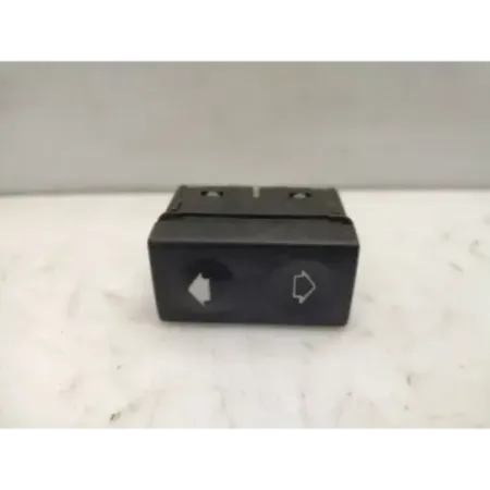 Commande leve-glace porte avant droit bmw serie 3 e36