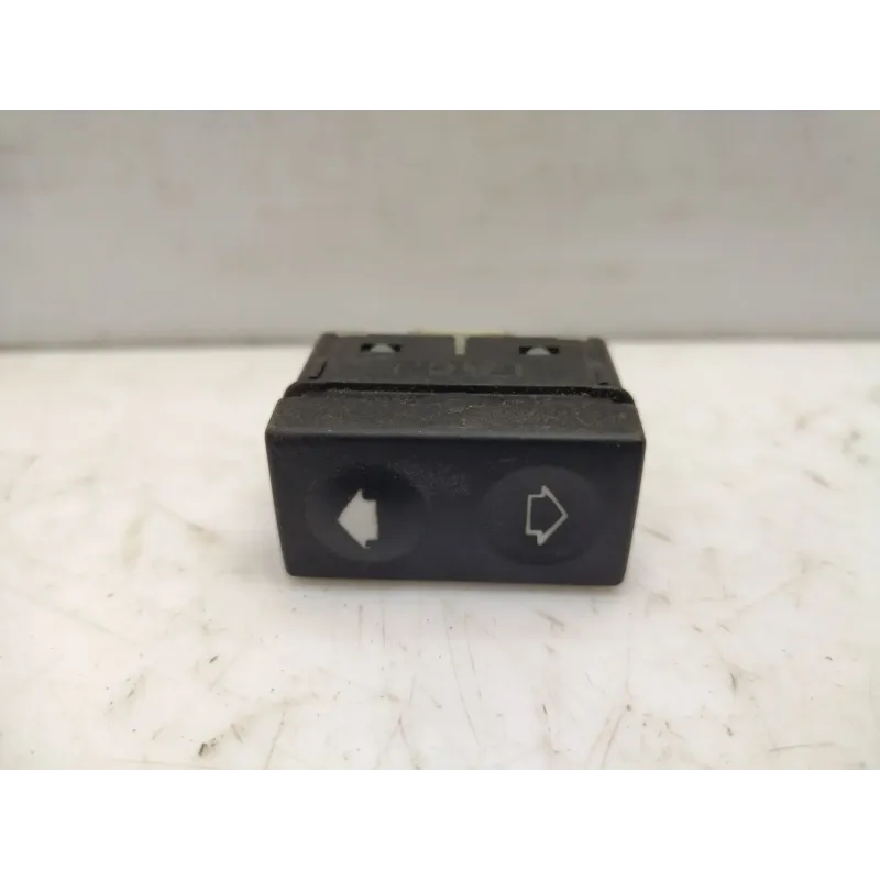 Commande leve-glace porte avant droit bmw serie 3 e36