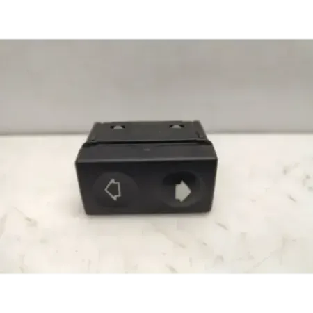 Commande leve-glace porte avant droit bmw serie 3 e36