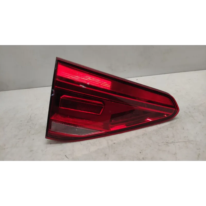 Feu arriere interieur gauche volkswagen touran 5t iii