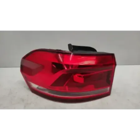 Feu arriere droit volkswagen touran 5t iii