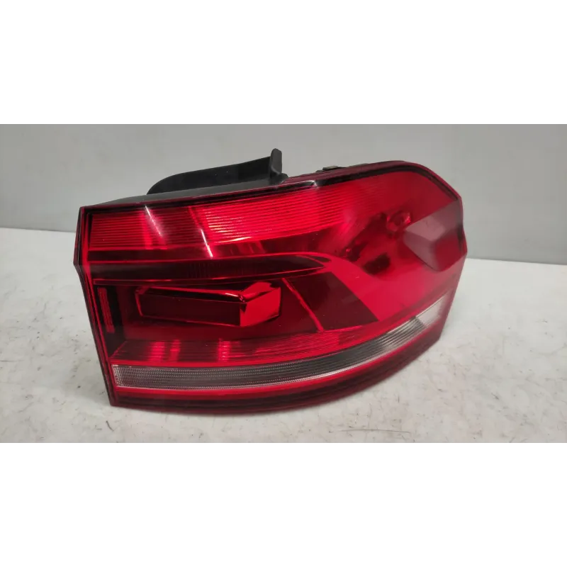Feu arriere gauche volkswagen touran 5t iii