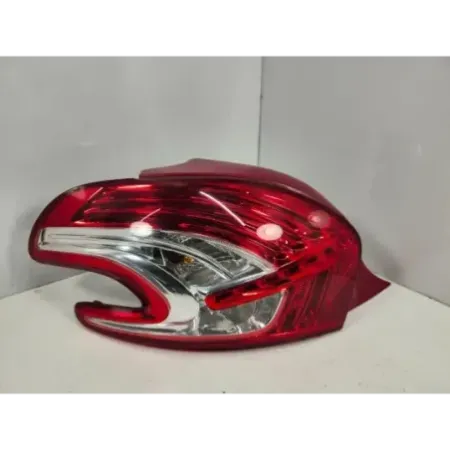 Feu arriere gauche peugeot 208