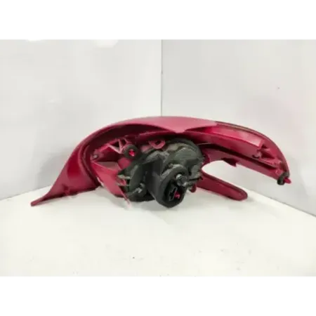 Feu arriere gauche peugeot 208